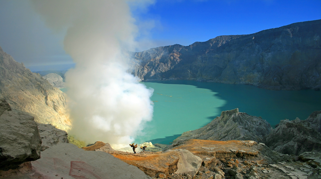 Goes To Kawah Ijen with Bali Tour and travel